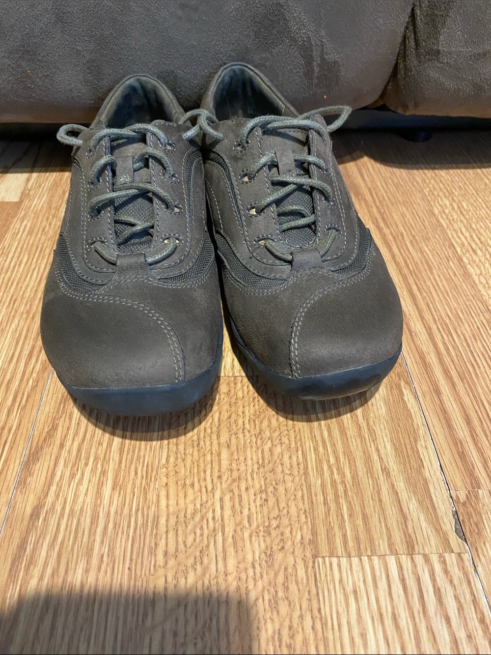 Clark’s Women’s 81/2M Lace-Up walking shoes in neutral brown/gray tones